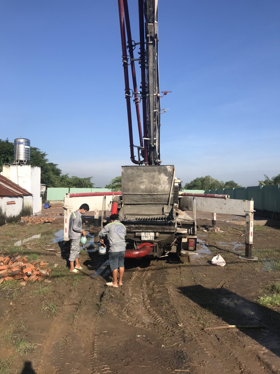 CÔNG TY CHUYÊN CHO THUÊ BƠM  BÊ TÔNG _ BƠM CẦN VÀ BƠM NGANG GIÁ RẼ