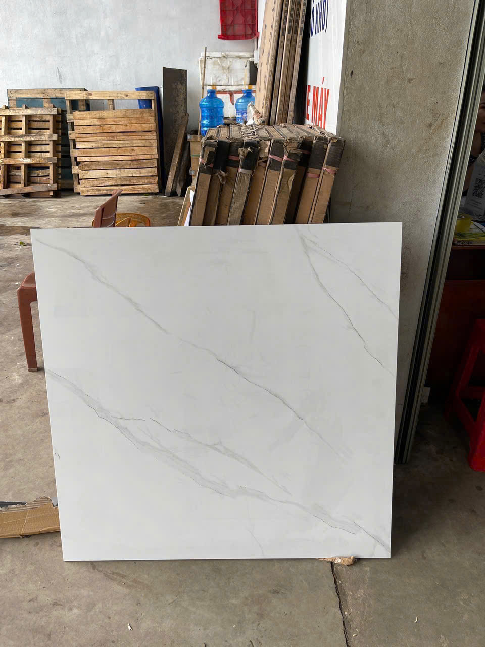 GẠCH 1MX1M TRẮNG VÂN MAY KHẮC KIM